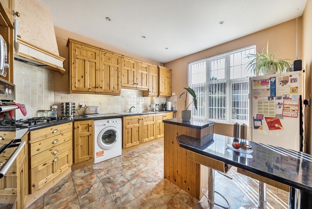 Property photo 2 of 13 1357250-22-68cd6E...