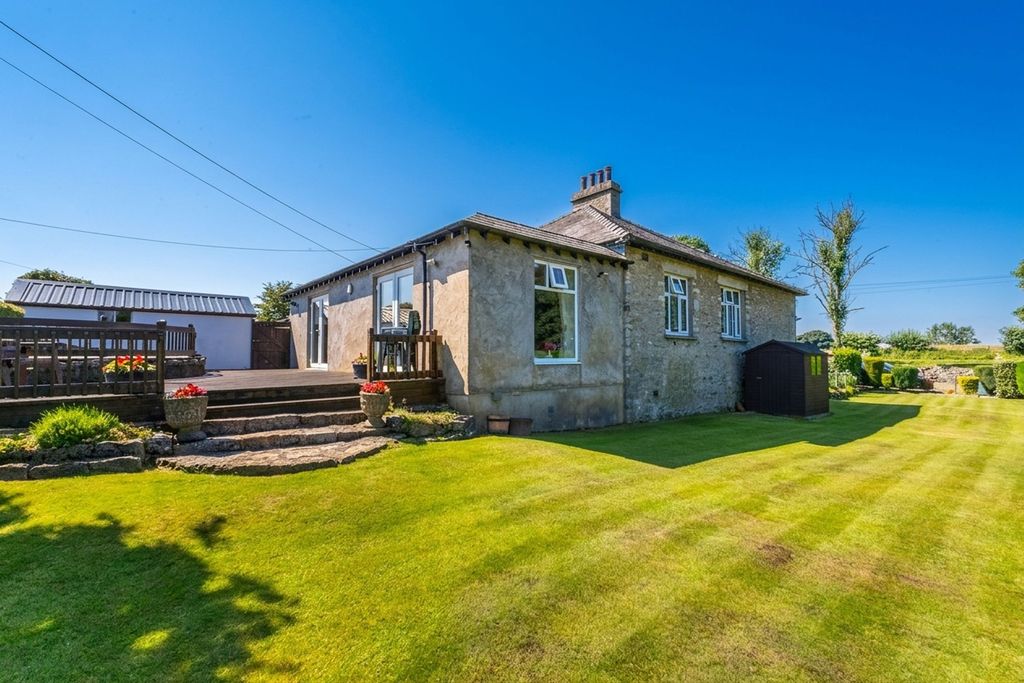 Property photo 2 of 26