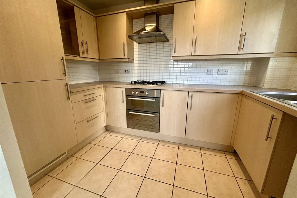 Property photo 2 of 10 Kitchen