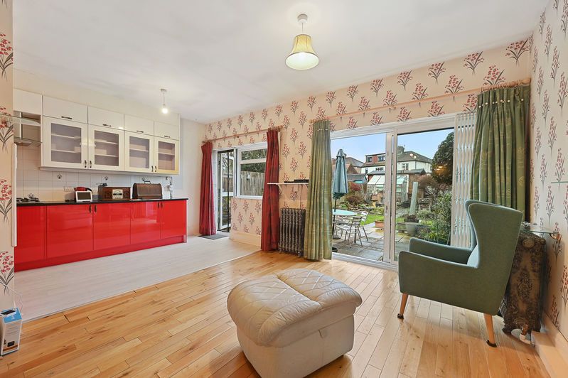 Property photo 3 of 12 Photo 6