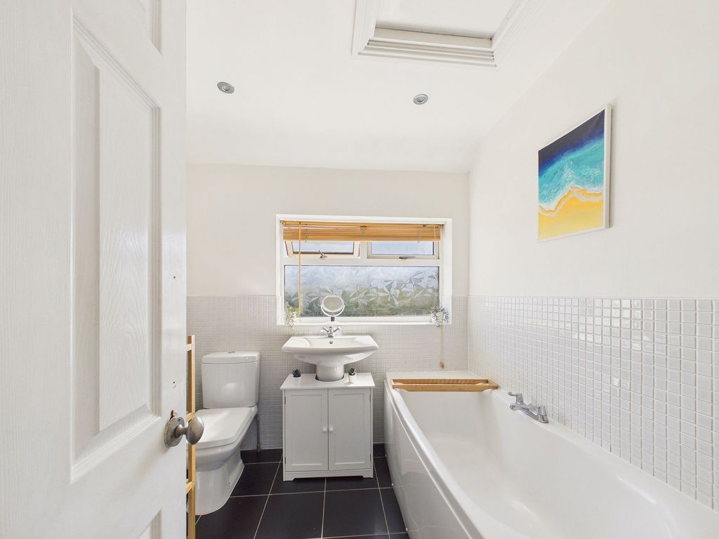 Property photo 3 of 7 Bathroom