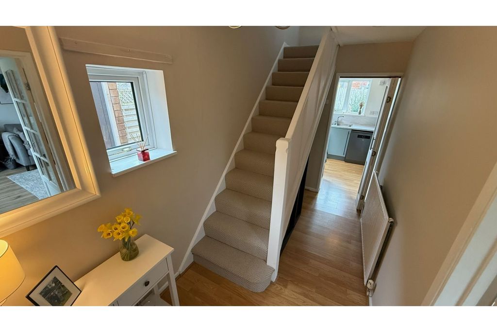 Property photo 3 of 19 Entrance Hallway