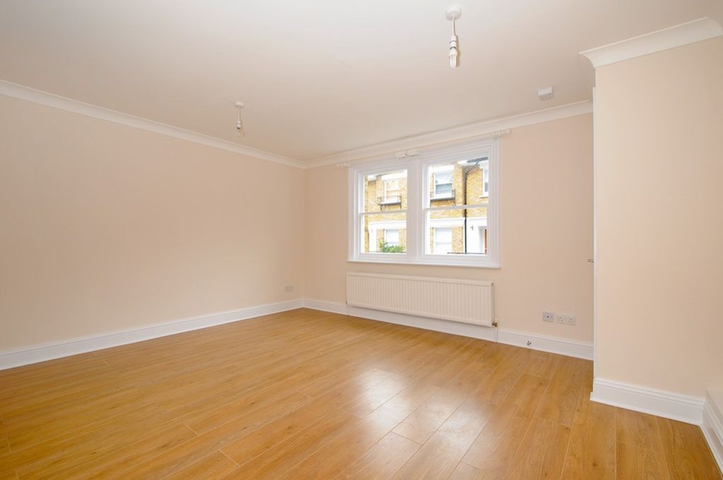 Property photo 3 of 9 Living_Room