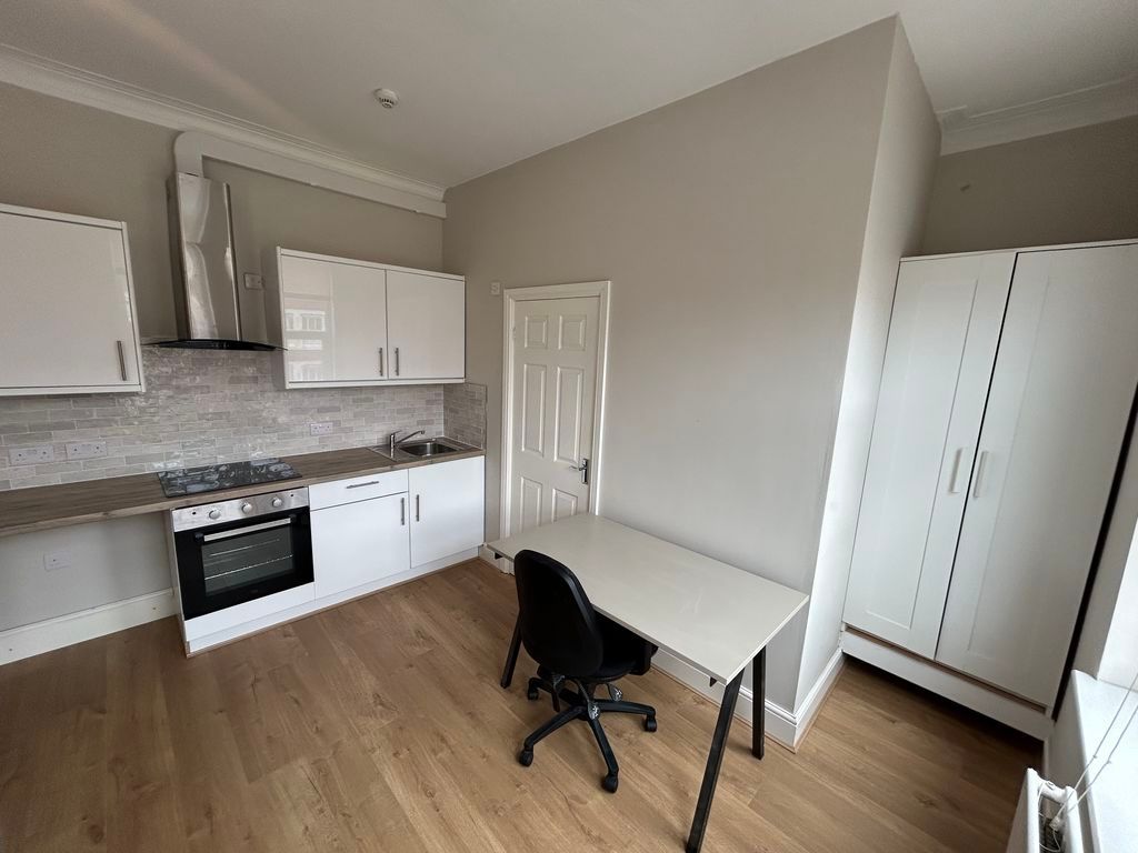 Property photo 3 of 6 Photo 8