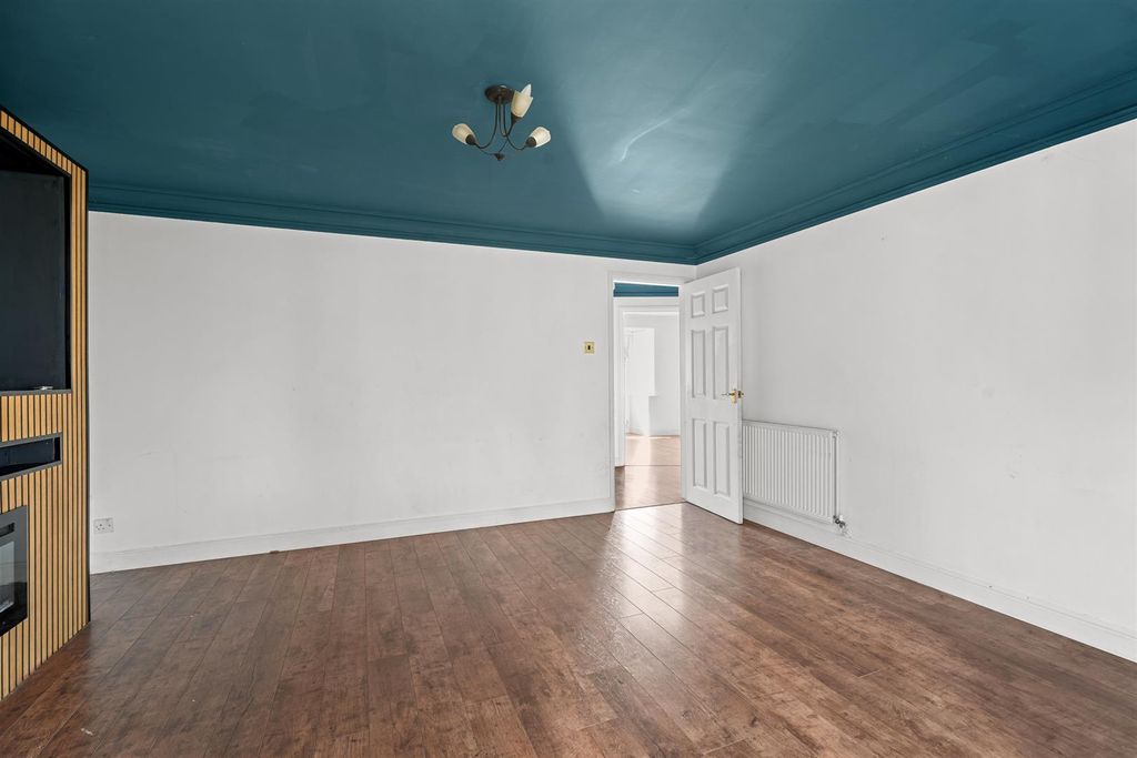 Property photo 3 of 31