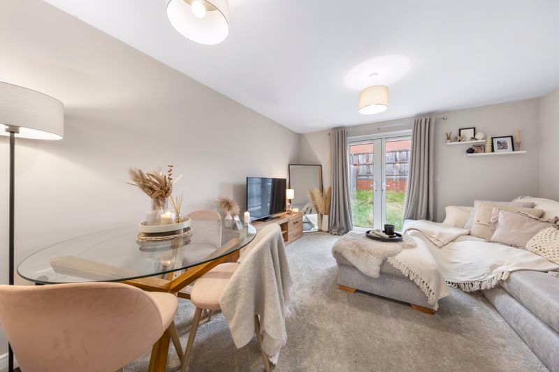 Property photo 2 of 25 Living-Room