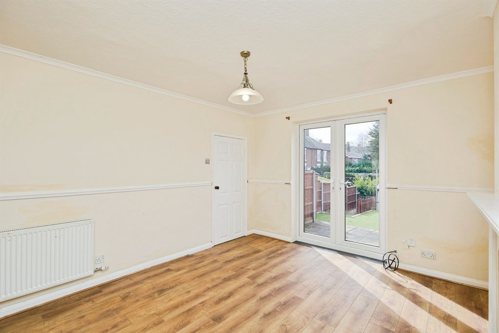 Property photo 3 of 15 Lounge:
