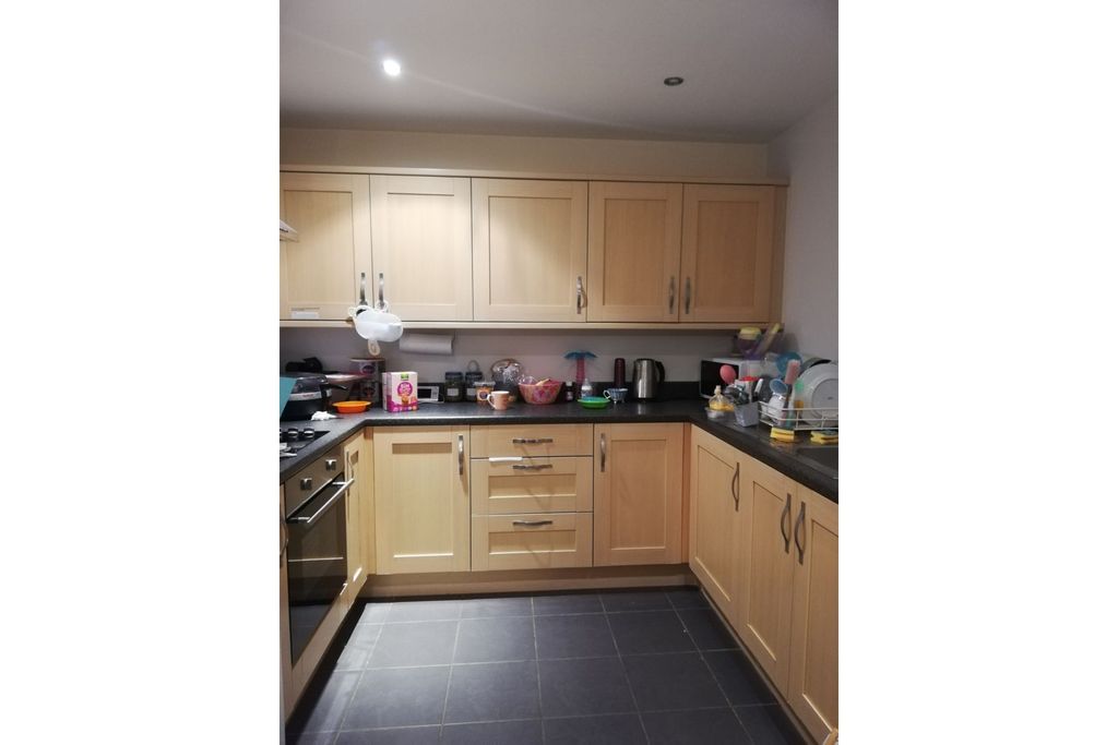 Property photo 3 of 27 Kitchen