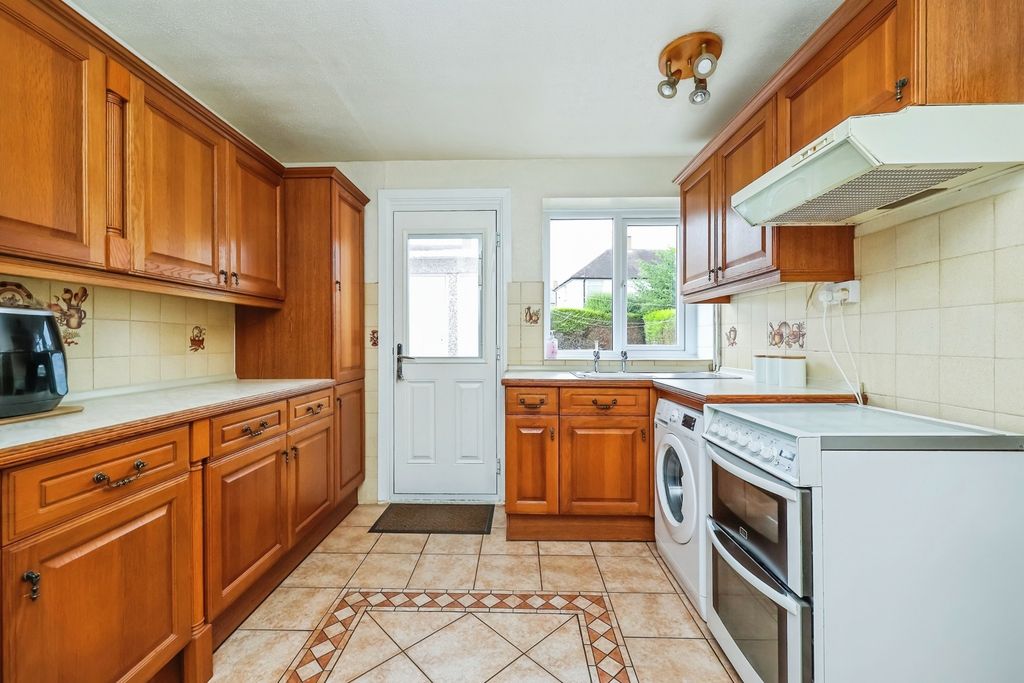 Property photo 3 of 17 Kitchen