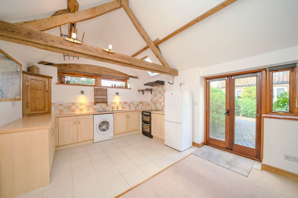 Property photo 2 of 25