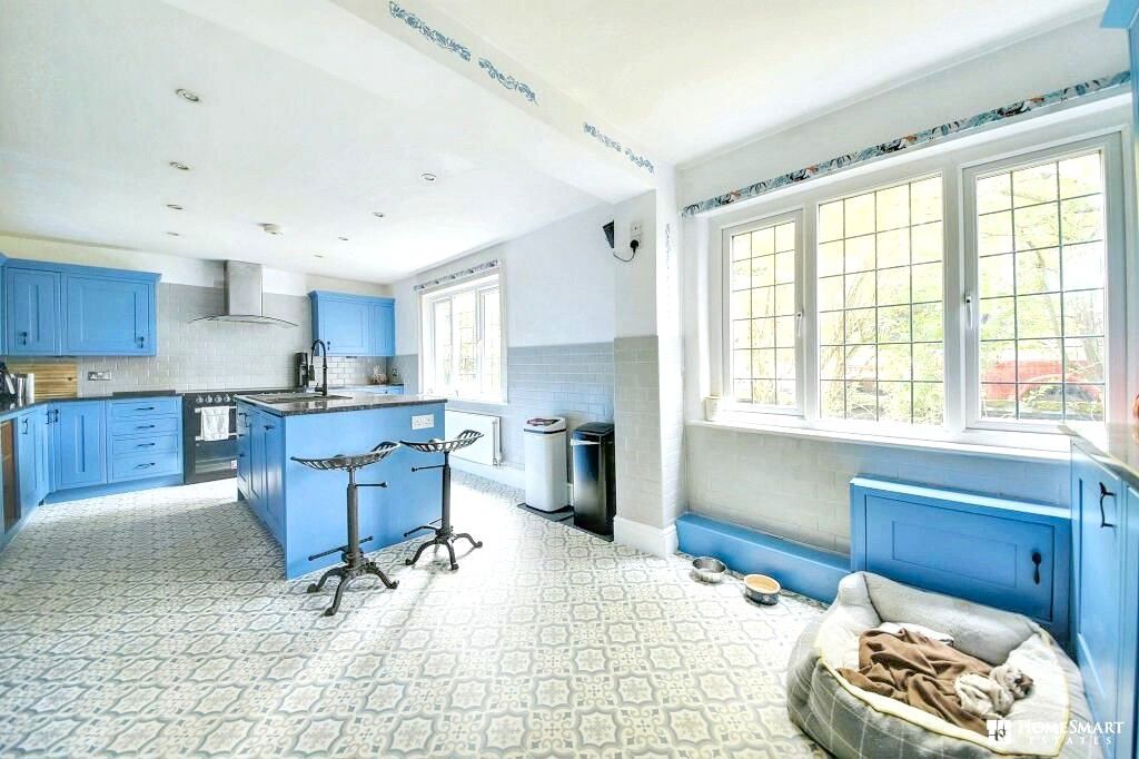 Property photo 3 of 32