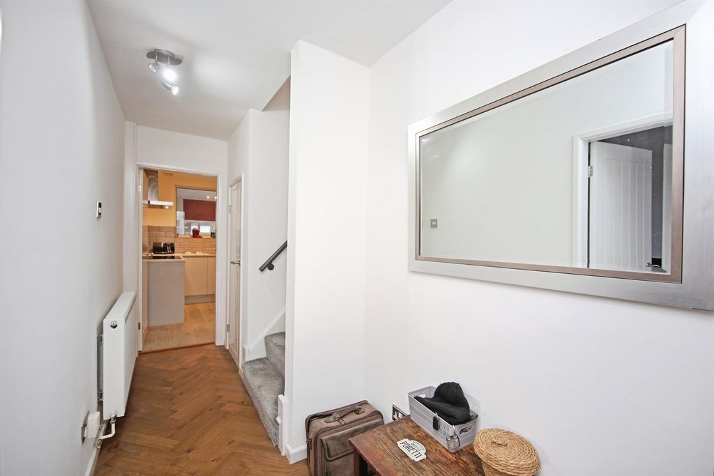 Property photo 2 of 32