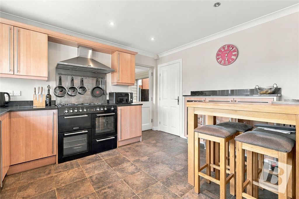 Property photo 3 of 25 Kitchen
