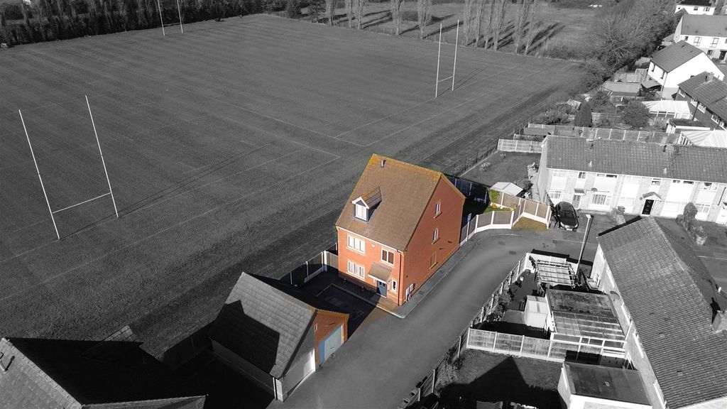 Property photo 2 of 24