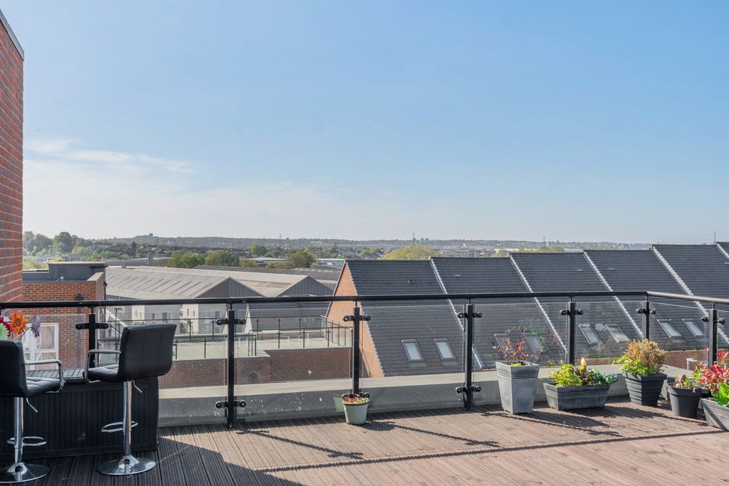 Additional image 10 of 2 bed flat for saleOakes Crescent, Dartford, Kent DA1