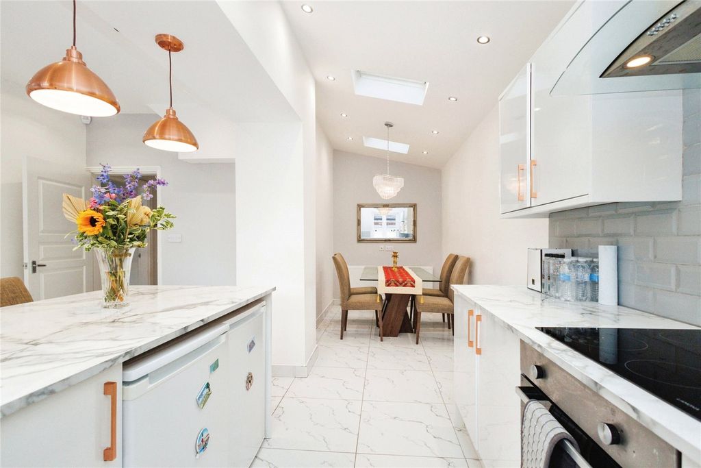 Property photo 3 of 17 Kitchen Diner