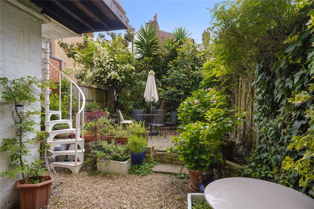 Property photo 2 of 20 Picture No. 44