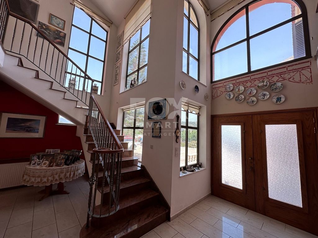 Property photo 2 of 40