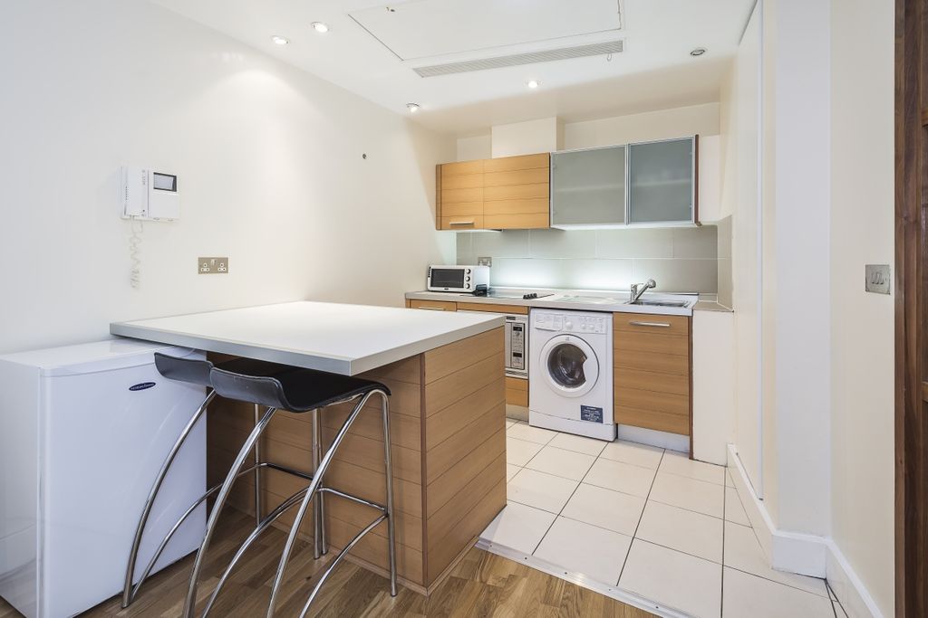 Property photo 2 of 9 Kitchen