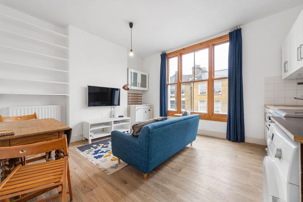 Property photo 1 of 10 Kitchenreception (1).Jpg