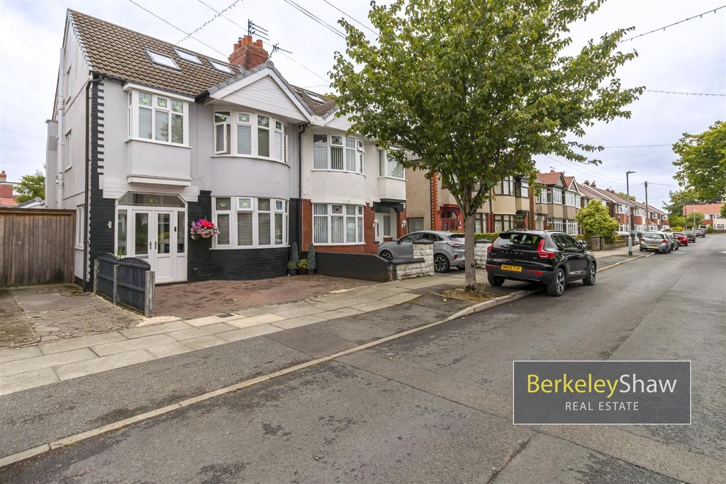 Property photo 1 of 24 Moorfield Road, Crosby