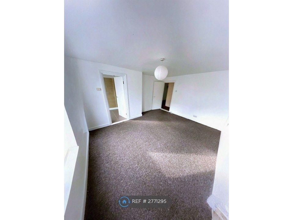 Property photo 3 of 17 Master Bedroom
