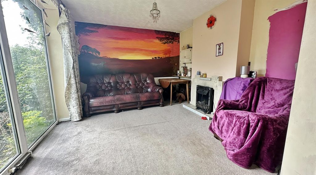 Property photo 3 of 10 Lounge