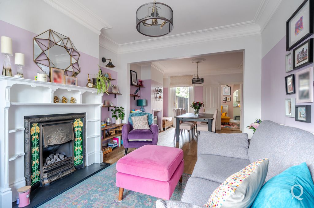 Property photo 2 of 25 8d4F1570-2276-44F...