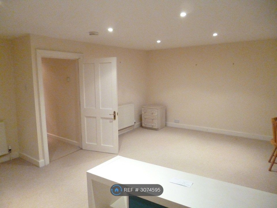 Property photo 1 of 9 Living Room