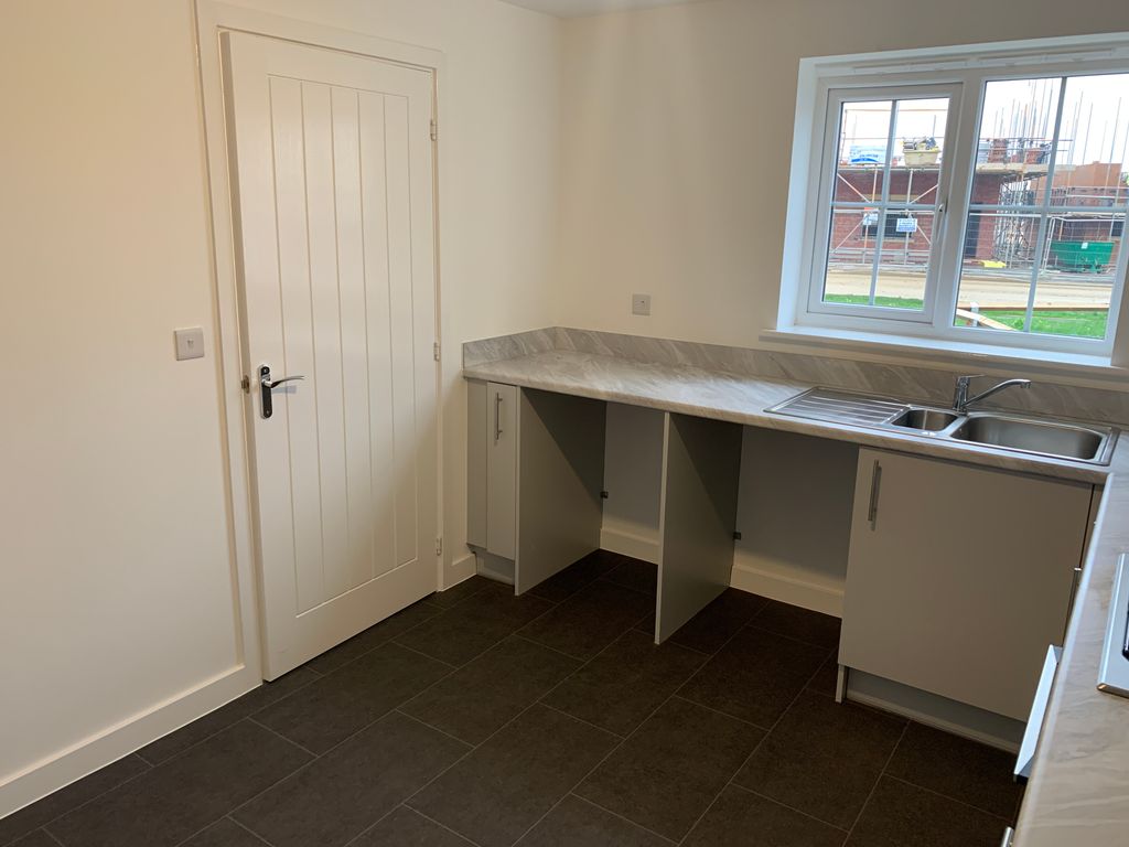 Property photo 3 of 11 Kitchen