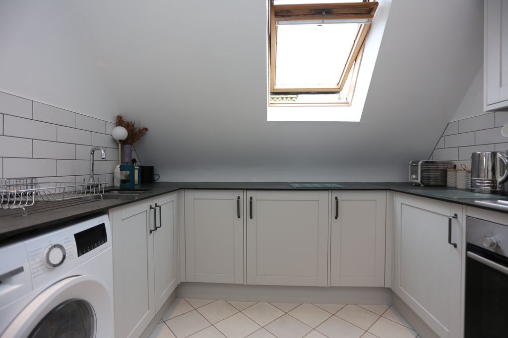 Property photo 2 of 16 17 Steyning Court (4)