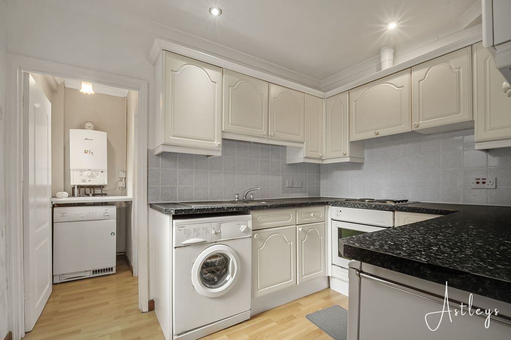 Property photo 3 of 27 Kitchen