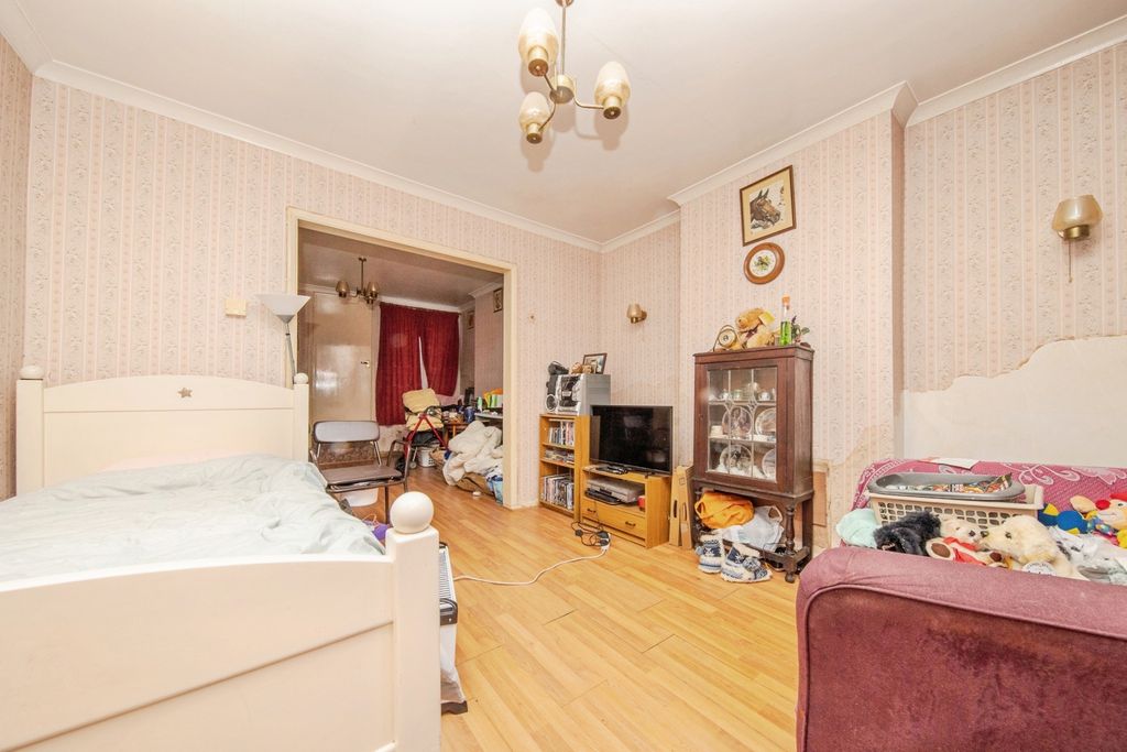 Property photo 3 of 12 Pbox-Img.Jpg