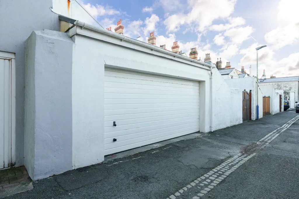 Property photo 3 of 27