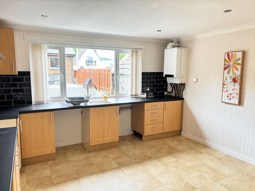 Property photo 3 of 12 Kitchen 