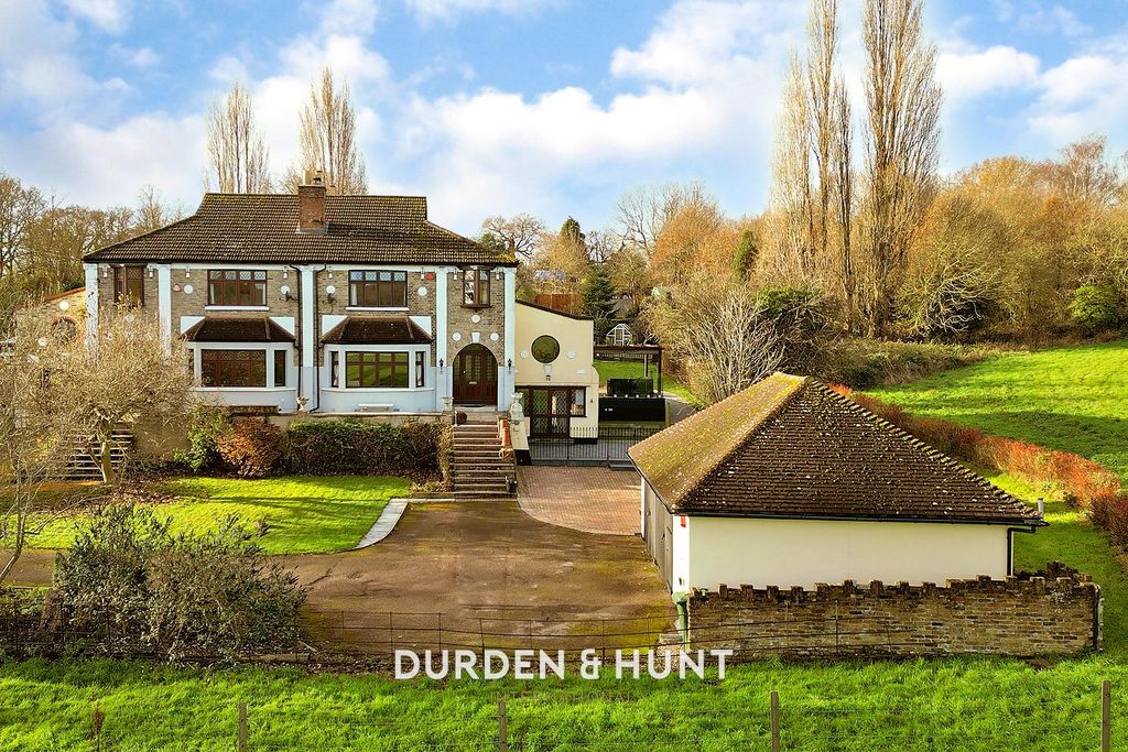 Property photo 2 of 50 Whitcombe-84.Jpg