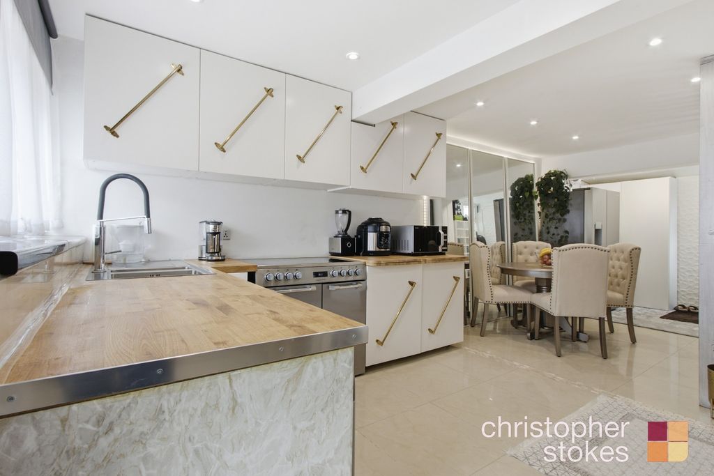 Property photo 2 of 20 5177783