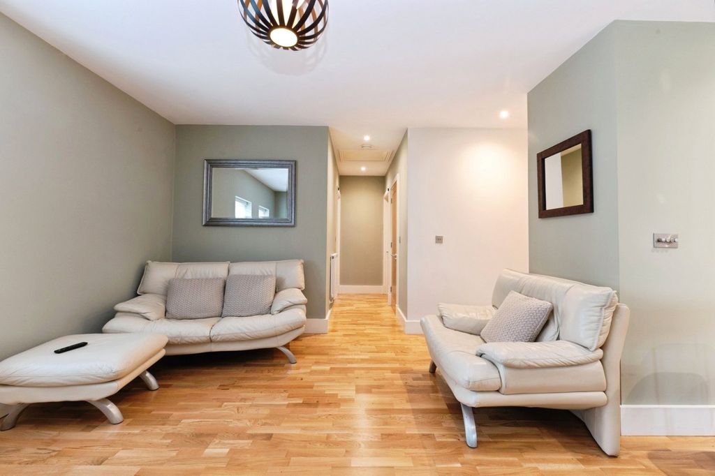 Property photo 3 of 13 Photo