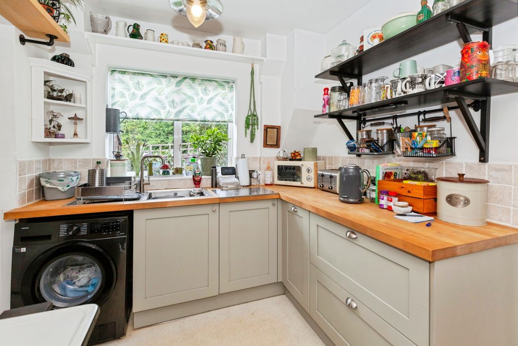 Property photo 3 of 21 Kitchen