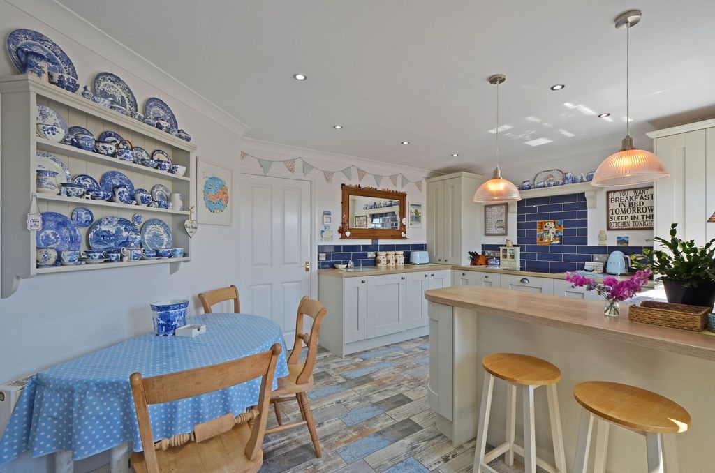 Property photo 2 of 25