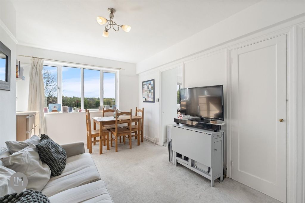 Property photo 1 of 7 Living Room Lm.Jpg