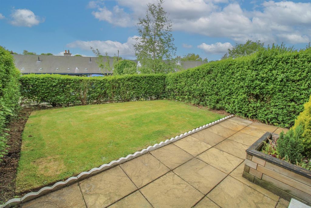 Property photo 2 of 22 Front Garden