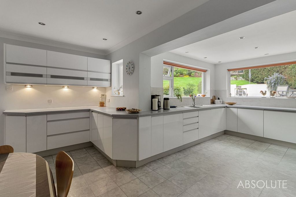 Property photo 2 of 32