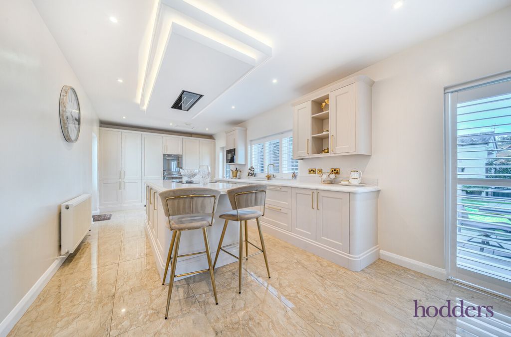 Property photo 3 of 21 A014F0Ff-d97c-488...