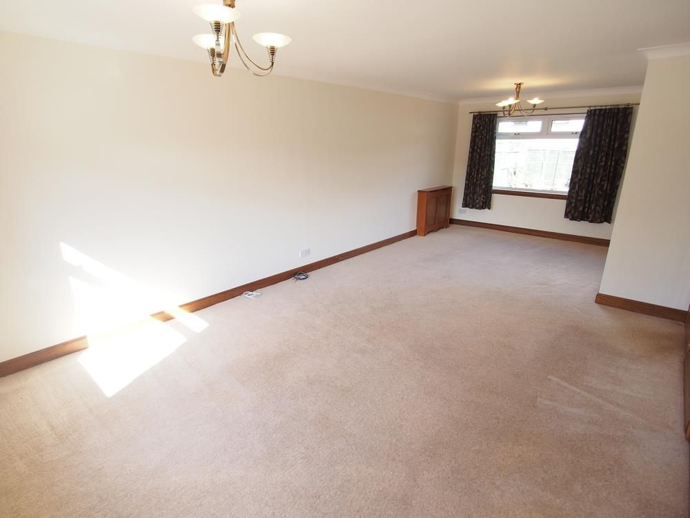 Property photo 2 of 19 Lounge