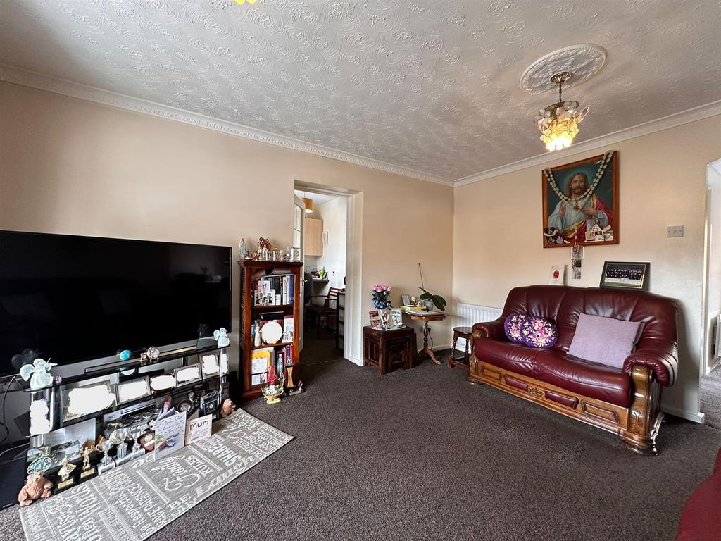 Property photo 2 of 15 Lounge
