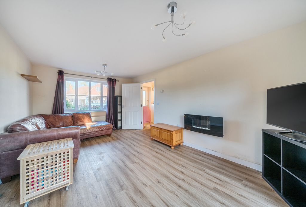 Property photo 2 of 20 1385715-20-693034...