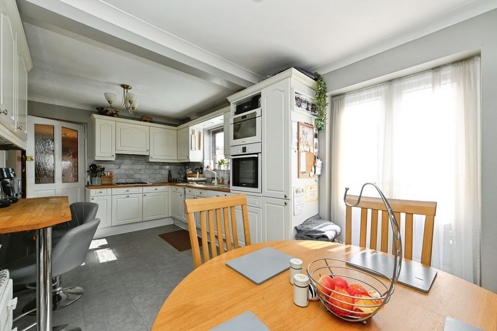Property photo 2 of 17 Photo