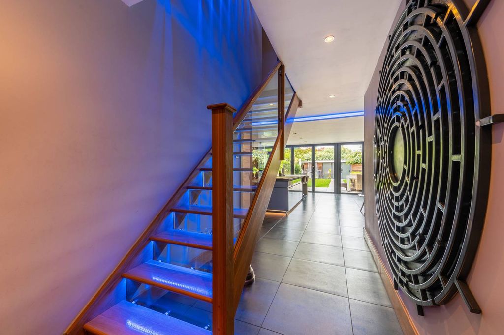 Property photo 2 of 36