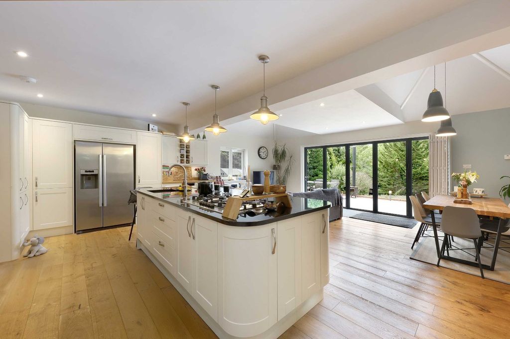 Property photo 2 of 25 Picture No. 17